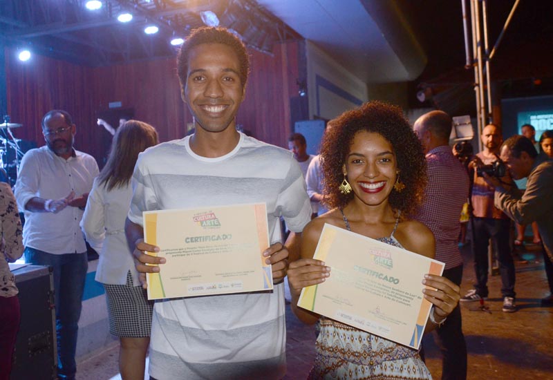 A atriz Taiana da Silva e o ator e roteirista Micael Souzas são da Companhia de Teatro Eros (Foto: Aristeu Chagas)