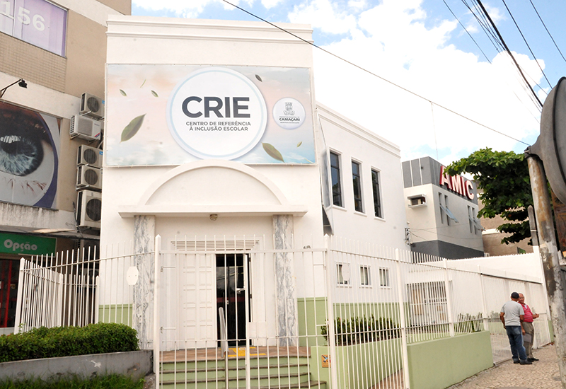 Centro de Referência à Inclusão Escolar fica na rua Francisco Drumond (Foto: Agnaldo Silva)