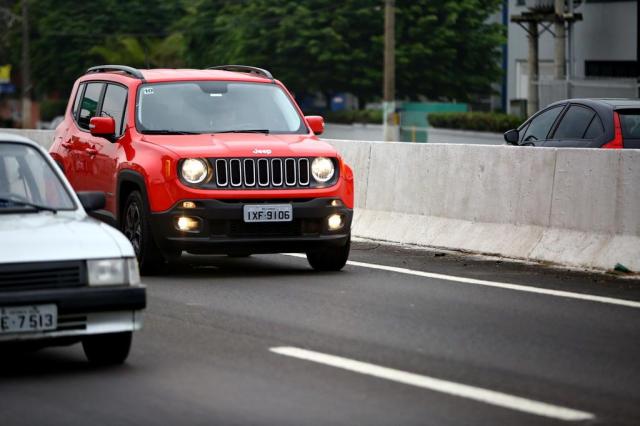Luzes acesas estão associadas a menos acidentes em países que já adotaram a obrigatoriedade (Foto: Carlos Macedo / Agencia RBS)
