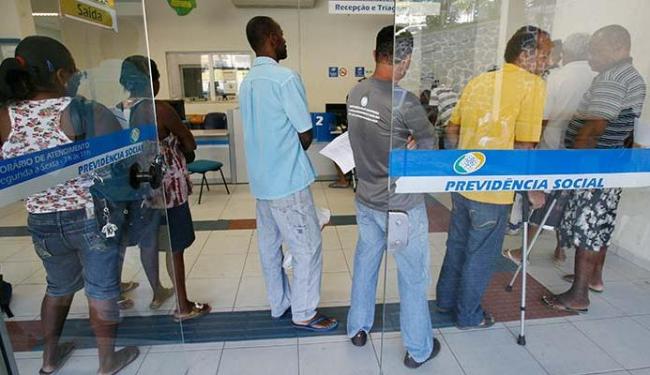 Benefícios de aposentadoria por invalidez e auxílio-doença serão revistos (Foto: Gildo Lima | Ag. A TARDE)