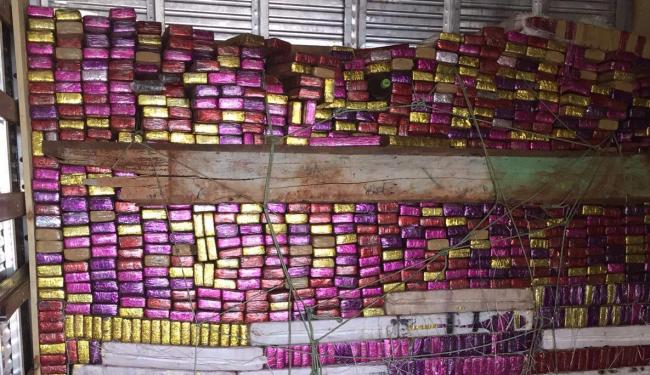 Droga foi encontrada no fundo falso de um caminhão (Foto: Polícia Federal | Divulgação)