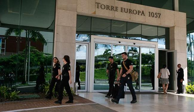 Operação Mato Cerrado, em Salvador, foi no Edifício Torre Europa, na Av. Tancredo Neves (Foto: Edilson Lima l Ag. A TARDE)