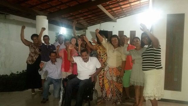 A 1ª edição do encontro contou com apenas 17 pessoas - Vania Nunes (saia longa estampada e blusa creme)