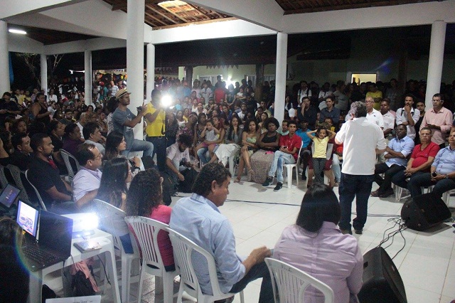 Encontro discute propostas para desenvolvimento profissional e entretenimento dos jovens Encontro discute propostas para desenvolvimento profissional e entretenimento dos jovens