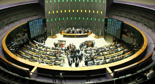 Dos seis candidatos favoritos à sucessão do deputado afastado Eduardo Cunha (PMDB-RJ) na presidência da Câmara, quatro enfrentam algum tipo de processo judicial
