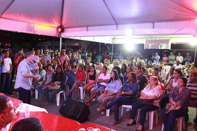 Caetano deu a notícia durante um encontro com a comunidade do distrito Parafuso
