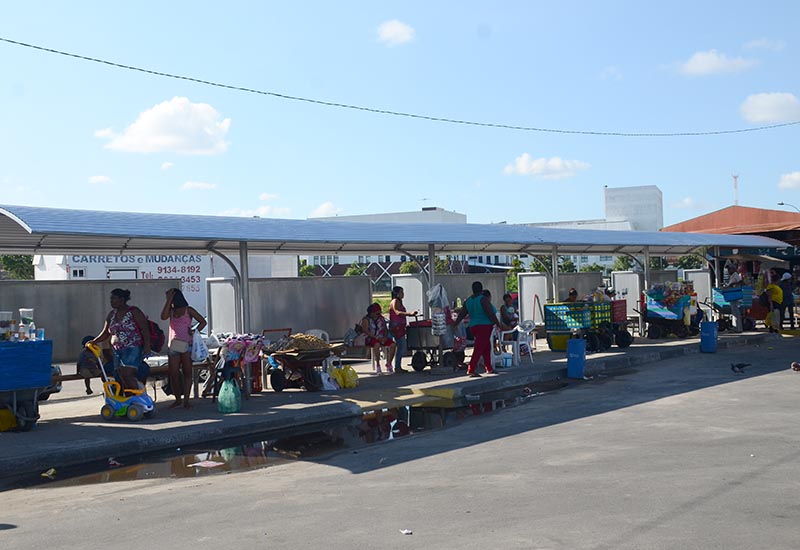 Terminal de ônibus recebe cobertura e proteção (Foto: Aristeu Chagas)