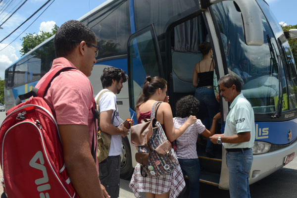 Transbordo na avenida Jorge Amado é desativado (Foto: Aristeu Chagas)