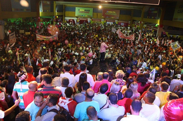 O Clube Social ficou pequeno para a multidão que lotou o espaço para participar da 'Convenção da Vitória', que confirmou a candidatura de Caetano e Manuelina para a prefeitura de Camaçari