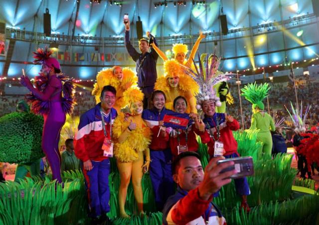 A festa de encerramento aconteceu em um cenário de cores e alegria (Foto: | Reuters)