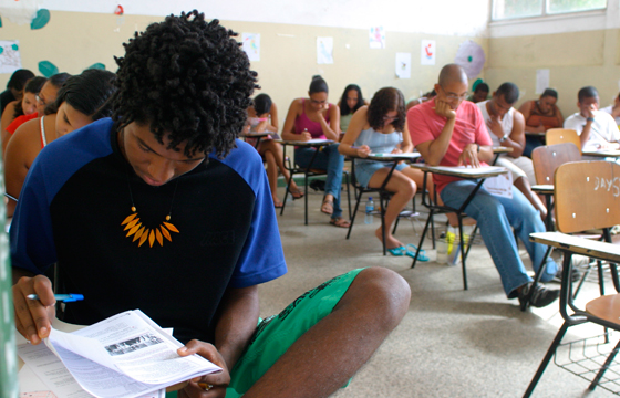 Salários variam de R$ 1.220,39 a R$ 3.227,78, pelo desempenho de atividades em jornadas semanais de até 40 horas (Foto: EBC)