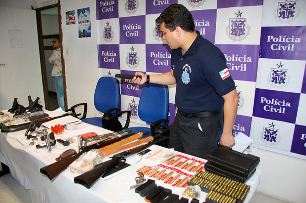 Polícia investiga se presos podem ter relação com morte de irmãos gêmeos (Foto: Almiro Lopes/CORREIO)