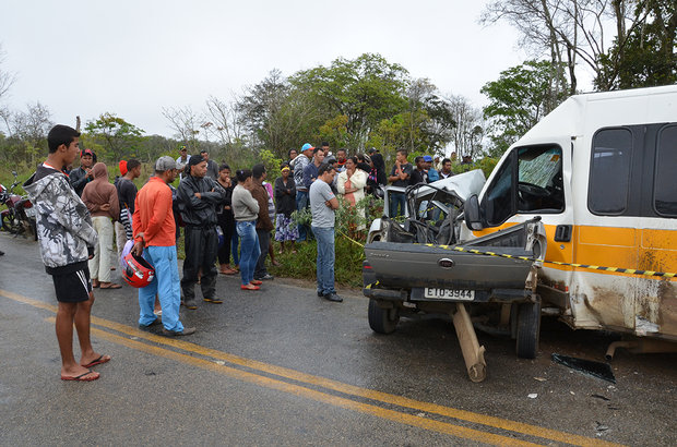 Felipe Pereira bateu o carro em uma van escolar que transportava professores para a zona rural (Foto: Divulgação)