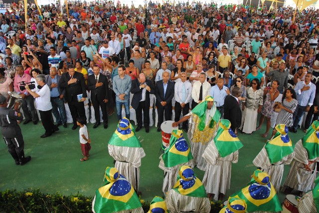 Visita da comitiva formada por autoridades, representantes de diversas religiões e familiares dos usuários de substâncias psicoativas a Fundação Dr. Jesus