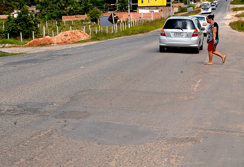 Via Cascalheira passa por serviços de pavimentação desde terça (Foto: Agnaldo Silva)