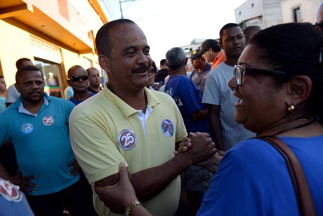 Candidato do DEM a prefeito de Camaçari, Elinaldo