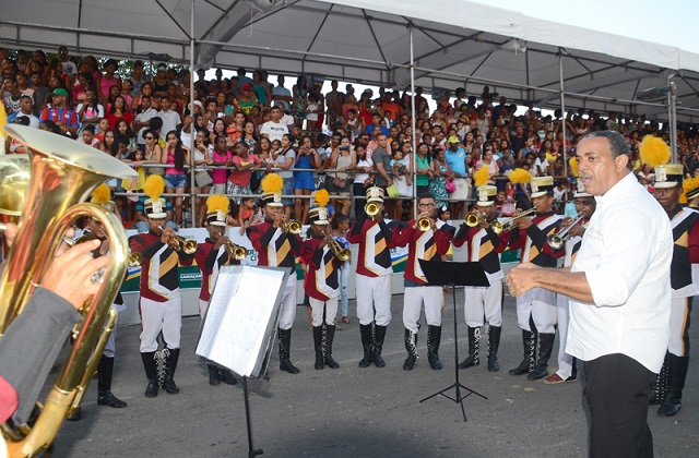 Fanfarras marcam presença em Vila de Abrantes (Foto: Aristeu Chagas)