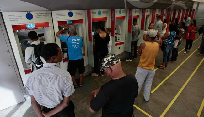 Os bancários pedem 14,78% de reajuste salarial e melhores condições de trabalho (Foto: Raul Spinassé | Ag. A TARDE)