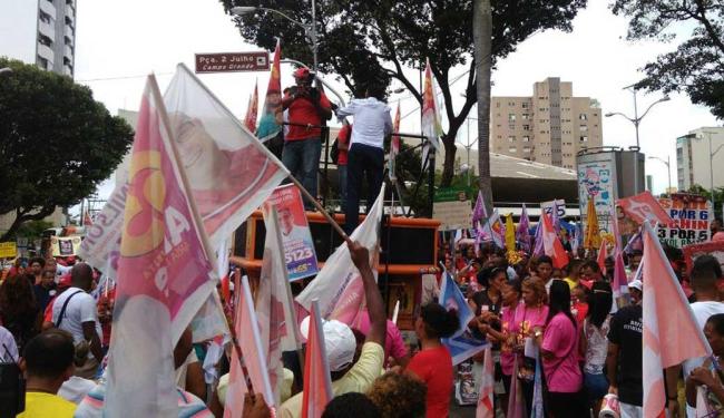 Manifestantes iniciam concentração no Campo Grande (Foto: Luan Santos | Ag. A TARDE)