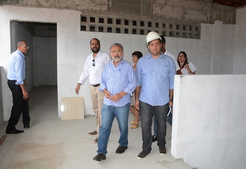 Prefeito Ademar esteve na escola Thomaz Camilo (Foto: Agnaldo Silva)