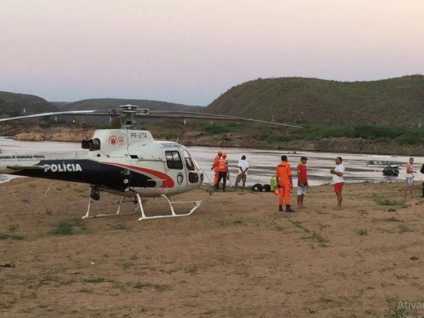 Equipes de buscas trabalharam em vários potos do São Francisco (Foto: Helcio Eduardo Lima Gomes)