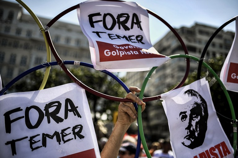 'Frente contra Temer' realiza protesto na manhã desta quinta-feira