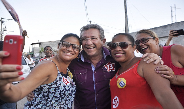 Caetano visitou o residencial São Vicente, primeiro empreendimento do programa Minha Casa Minha Vida no município, durante a Caravana 13
