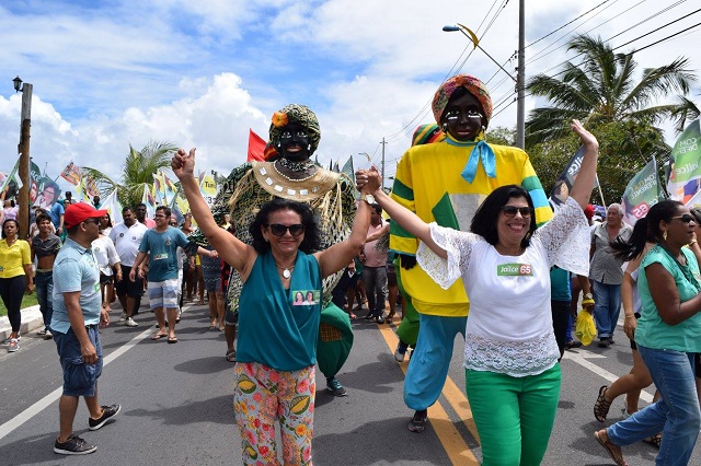 A candidata à prefeita, Jailce Andrade (PCdoB), caminhou ao lado da sua vice, Drª Zulmira (PR)