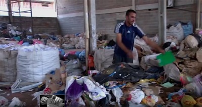João Rodrigues encontrou o dinheiro em meio ao lixo e devolveu ao dono (Foto: Reprodução/TV Globo) João Rodrigues encontrou o dinheiro em meio ao lixo e devolveu ao dono (Foto: Reprodução/TV Globo)