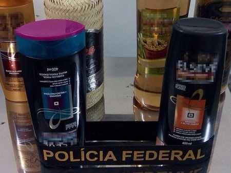 Cocaína estava diluída em frascos e garrafas (Foto: Divulgação/ PF) Cocaína estava diluída em frascos e garrafas (Foto: Divulgação/ PF)