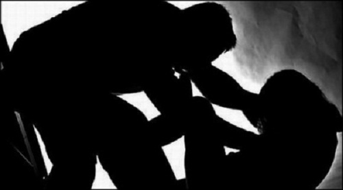 Sob ameaça de faca, homem violentou a jovem e depois mandou ela ir embora sem olhar para trás Sob ameaça de faca, homem violentou a jovem e depois mandou ela ir embora sem olhar para trás
