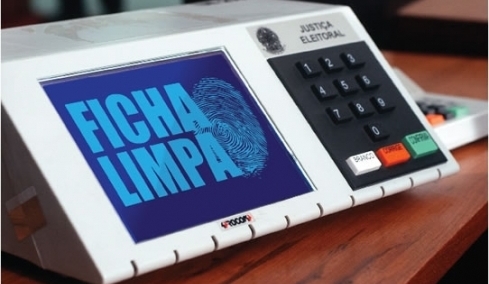 A proposta da Lei da Ficha Limpa contou com apoio popular e reuniu mais de 1,3 milhão de assinaturas de cidadãos