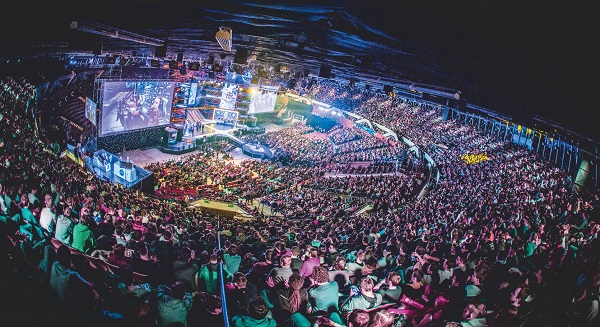 Evento de esportes eletrônicos realizado em arena na cidade polonesa de Katowice, ano passado, atraiu mais de 120 mil pessoas de todo o mundo e movimentou economia da região (Foto: Divulgação) Evento de esportes eletrônicos realizado em arena na cidade polonesa de Katowice, ano passado, atraiu mais de 120 mil pessoas de todo o mundo e movimentou economia da região (Foto: Divulgação)