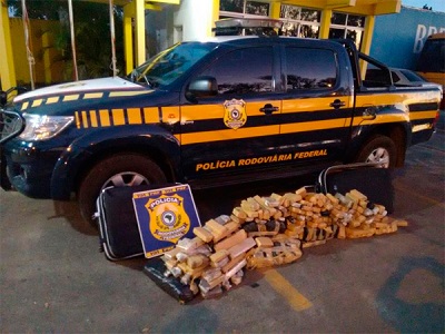 Droga seria transportada de São Paulo para Cajazeira, na Paraíba (Foto: Divulgação/PRF)