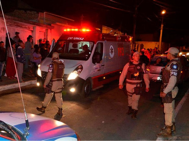 Menina foi baleada por dois homens em uma motocicleta (Foto: Divulgação/ PM) Menina foi baleada por dois homens em uma motocicleta (Foto: Divulgação/ PM)