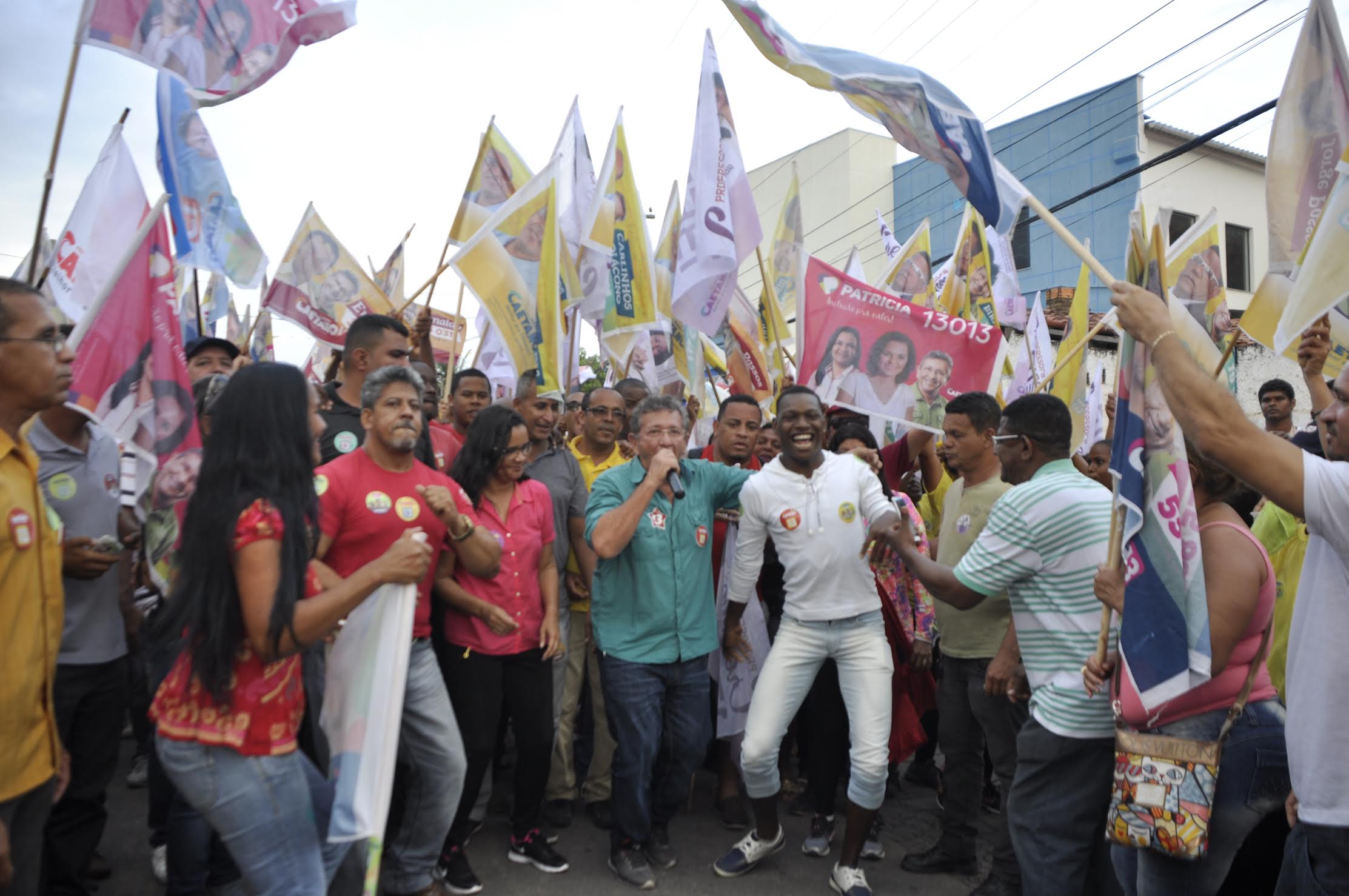 Luiz Caetano e seus apoiadores (Foto: reprodução) Luiz Caetano e seus apoiadores (Foto: reprodução)