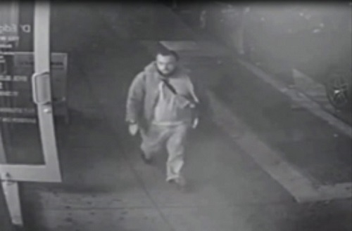 Reprodução de vídeo de câmera de segurança mostra Ahmad Khan Rahami, suspeito de ligação com atentados em Nova Jérsei e Nova York (Foto: New Jersey State Police/AP)