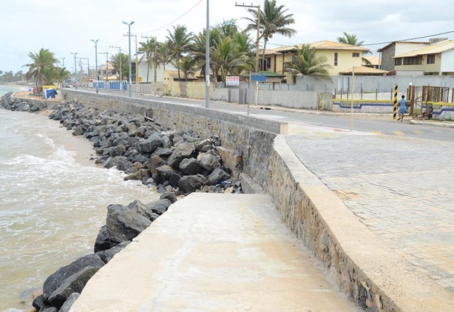 Para proteção da estrutura, foi realizado ainda o enrocamento na faixa de praia ao longo da Avenida (Foto: Aristeu Chagas) Para proteção da estrutura, foi realizado ainda o enrocamento na faixa de praia ao longo da Avenida (Foto: Aristeu Chagas)