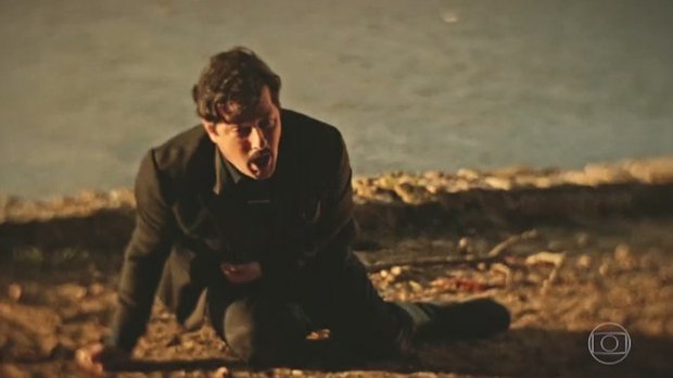 Após fugir com dinheiro ilícito, Carlos terá final trágico em Velho Chico (Foto: Reprodução/TV Globo) Após fugir com dinheiro ilícito, Carlos terá final trágico em Velho Chico (Foto: Reprodução/TV Globo)