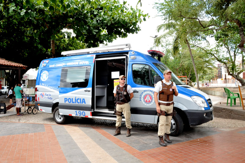 Unidade Móvel da Polícia Militar está no Centro de Camaçari (Foto: Agnaldo Silva)