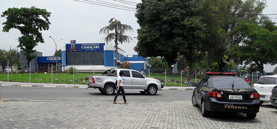 Presença da Polícia Federal em Camaçari gera sobressaltos. Entenda o motivo (Foto: Reprodução/Facebook)