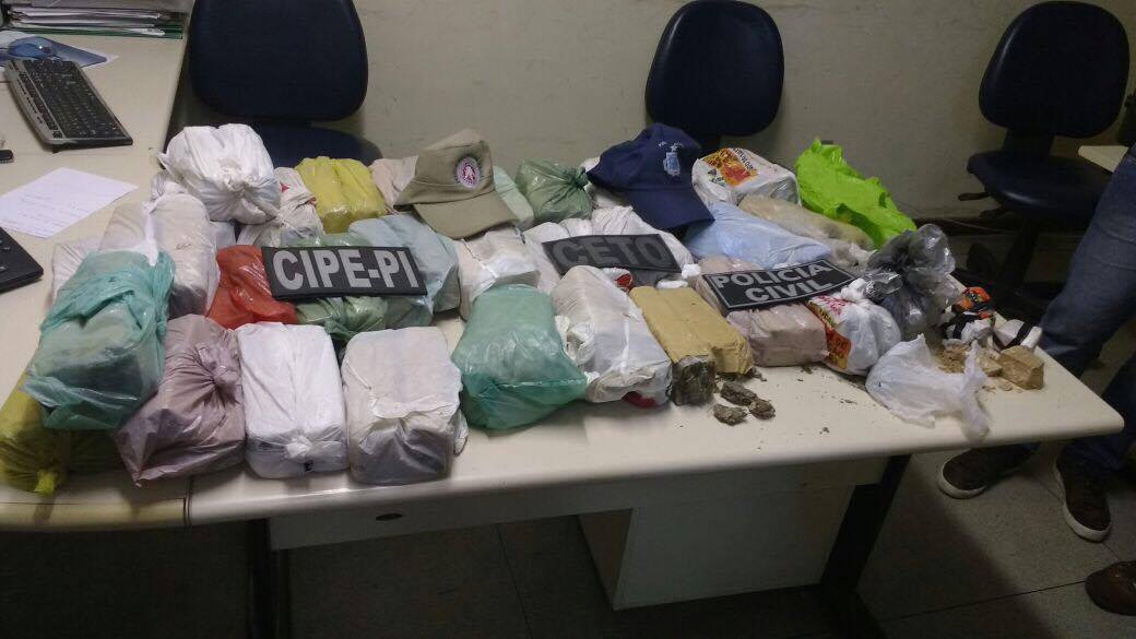 Operação conjunta apreende mais 30 quilos de drogas em Camaçari Operação conjunta apreende mais 30 quilos de drogas em Camaçari