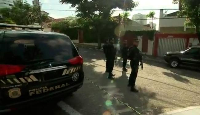Policiais federais investigam suposto esquema de financiamento ilegal de campanha (Foto: Reprodução | TV Bahia)