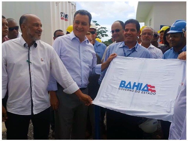 Deputado Bira Corôa e o governador Rui Costa na inauguração da obra de esgotamento sanitário