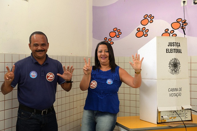 Elinaldo votou no Colégio São Thomaz de Cantuária (Foto: Angelo Pontes)
