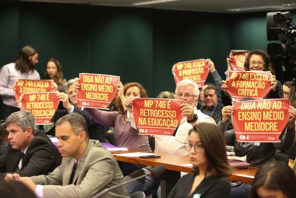 Brasília - A MP 746/16, que trata da reforma do ensino médio, é discutida em audiência pública da Comissão de Educação da Câmara (Foto: Fabio Rodrigues Pozzebom/Agência Brasil)