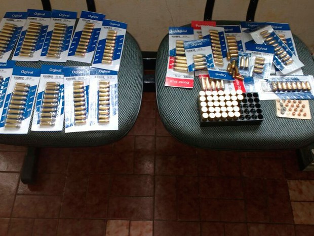 Homem foi autuado por posse irregular de munição para fins comerciais (Foto: Divulgação/Polícia Civil)