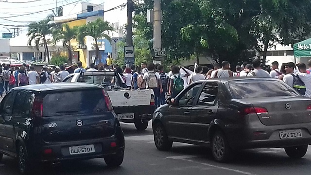 Trânsito lento na região da Prefeitura (Foto: Bispo da Cultura)