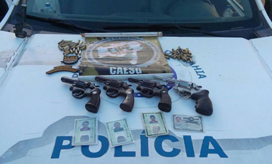 De acordo com a Polícia Militar, policiais foram surpreendidos pelos bandidos quando realizavam mandado de busca e apreensão De acordo com a Polícia Militar, policiais foram surpreendidos pelos bandidos quando realizavam mandado de busca e apreensão