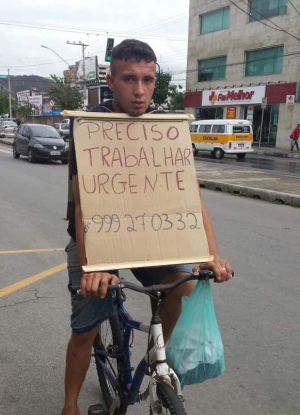 Iniciativa de rapaz de 21 anos foi elogiada na cidade (Foto: Reprodução/WhatsApp)